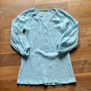 Women's Light Blue Button-Up Top